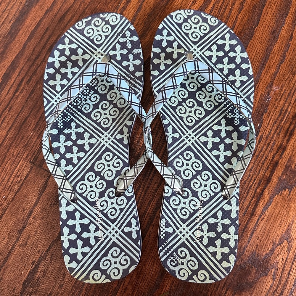 women’s flip flops - vera bradley!